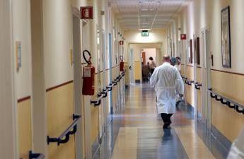 Il report: “58% reparti Medicina interna in overbooking, ma 1 ricovero su 3 evitabile”